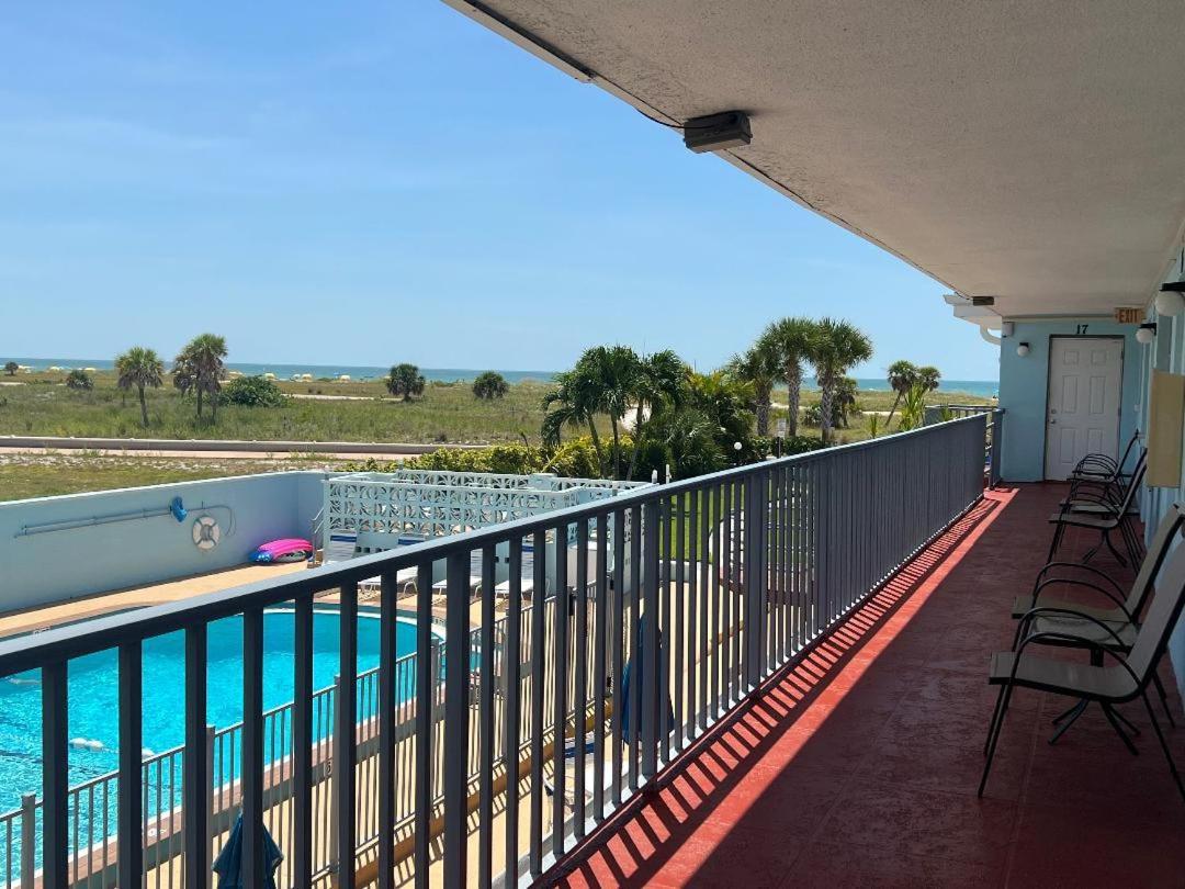 Beachside Resort Motel St. Pete Beach Exterior foto
